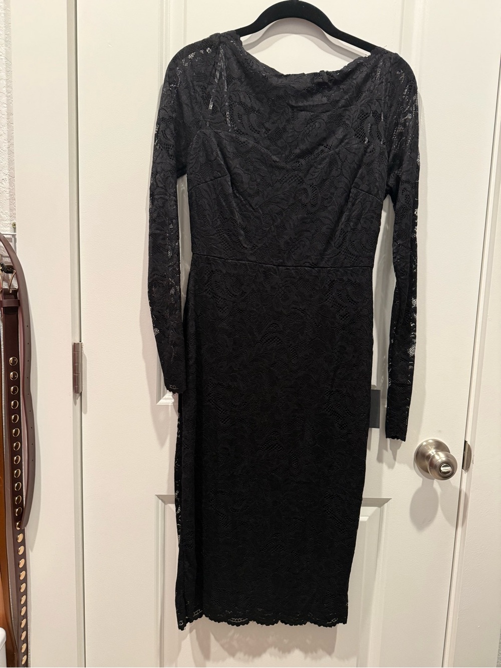 Lulu's Black Lace Long-Sleeve Midi Dress
